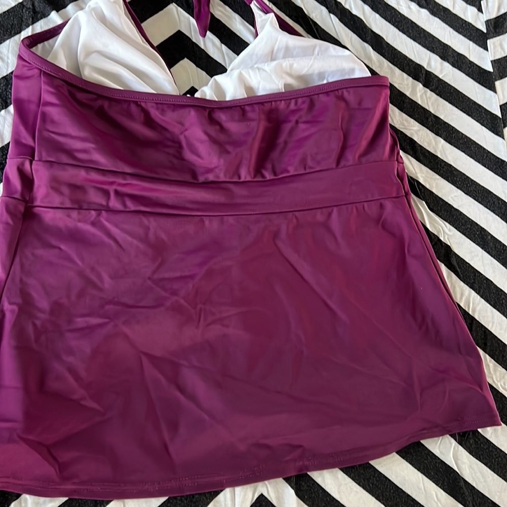 Venus size 12 tankini, with skirted bottom. Included extra black bottom - Picture 6 of 9